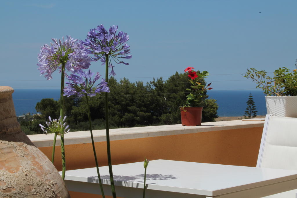 Casale Belvedere Vista Mare วาลเดอรีส ภายนอก รูปภาพ