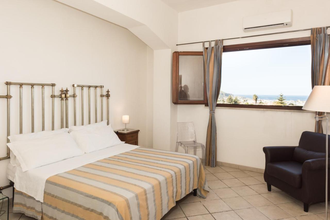 Casale Belvedere Vista Mare วาลเดอรีส ภายนอก รูปภาพ