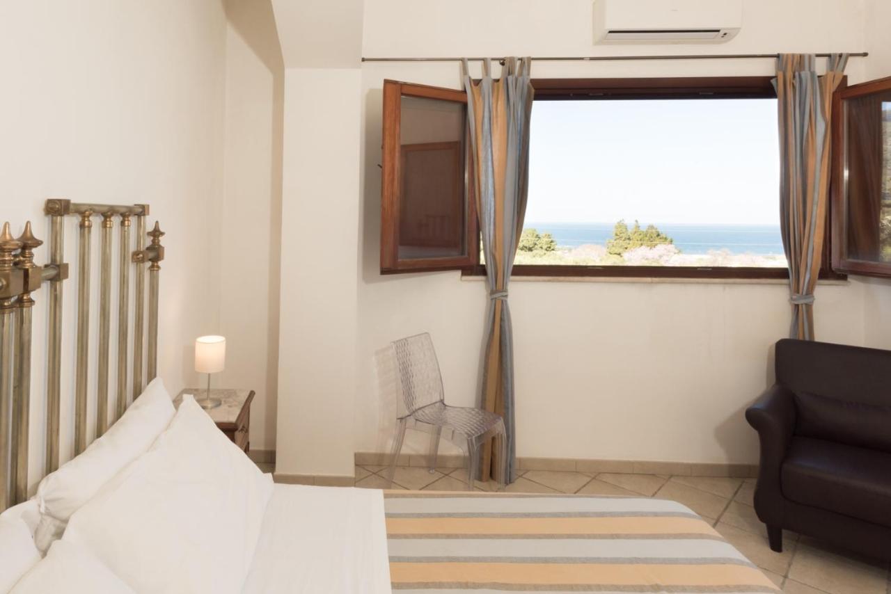 Casale Belvedere Vista Mare วาลเดอรีส ภายนอก รูปภาพ